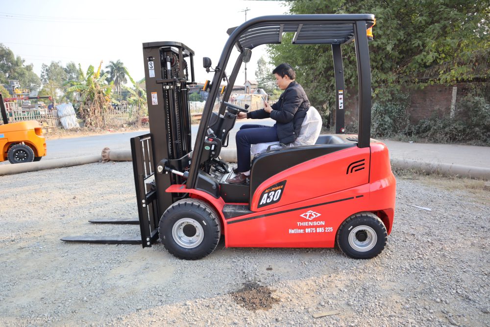 Tiến hành lái thử xe để kiểm tra chất lượng của xe