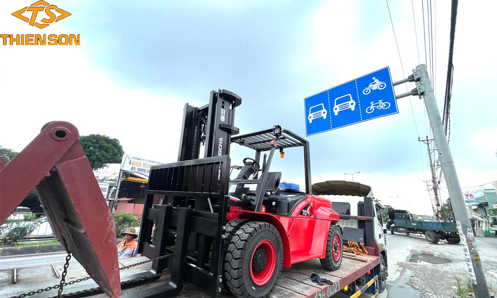 Xe nâng dầu 7 tấn dòng X chui container