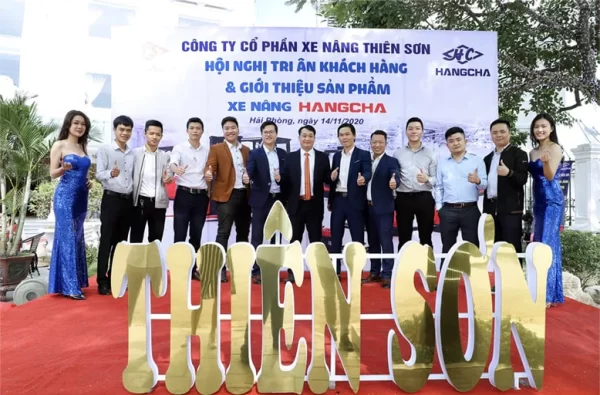 Xe nâng Thiên sơn