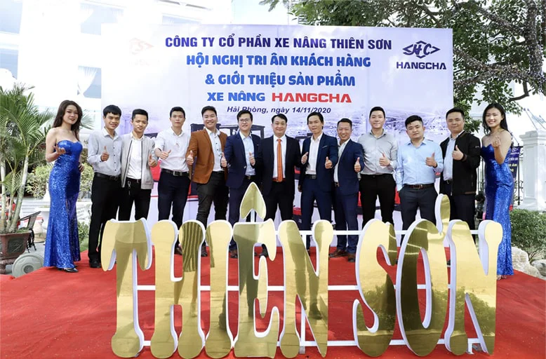 Xe nâng Thiên sơn