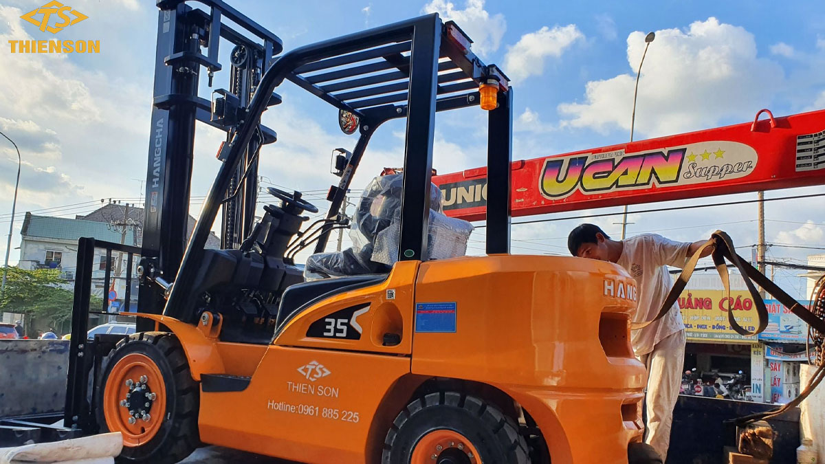 Xe nâng dầu 3.5 tấn Hangcha