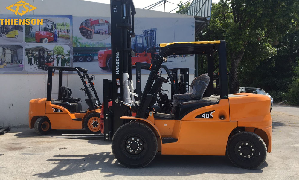 Xe nâng dầu 4 tấn 