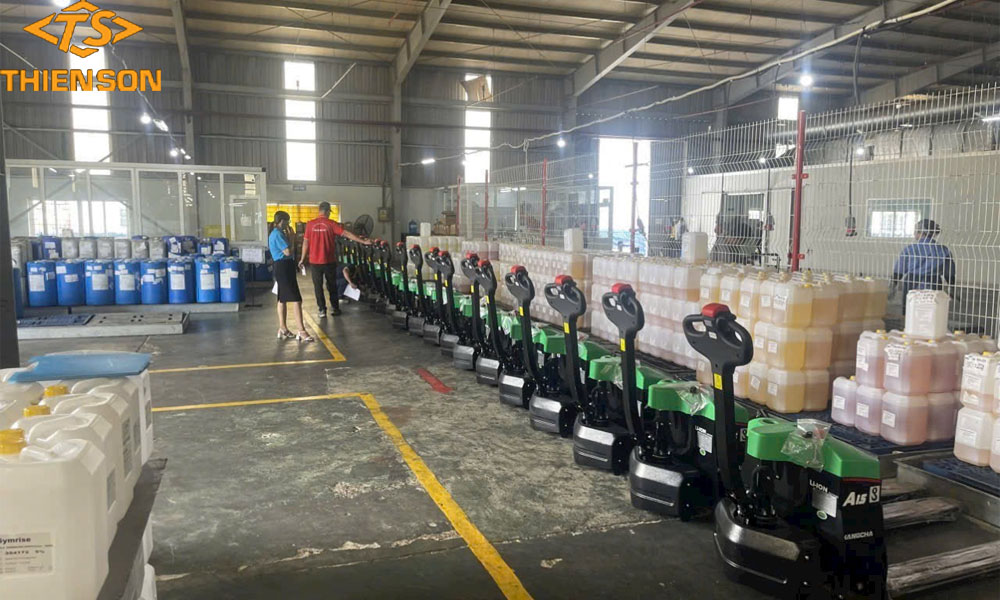 Xe nâng tay điện thấp
