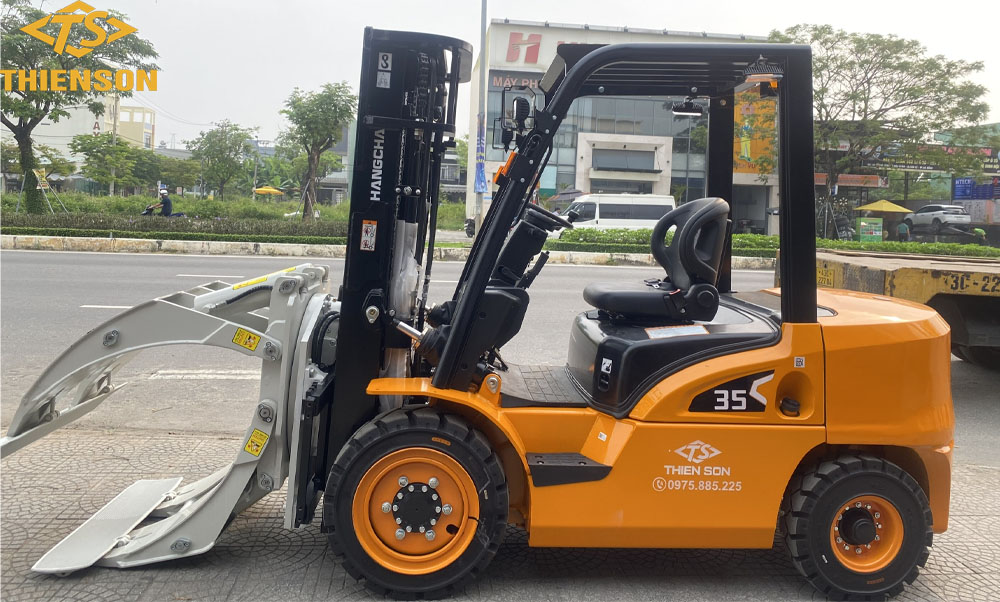 Xe nâng kẹp gỗ 